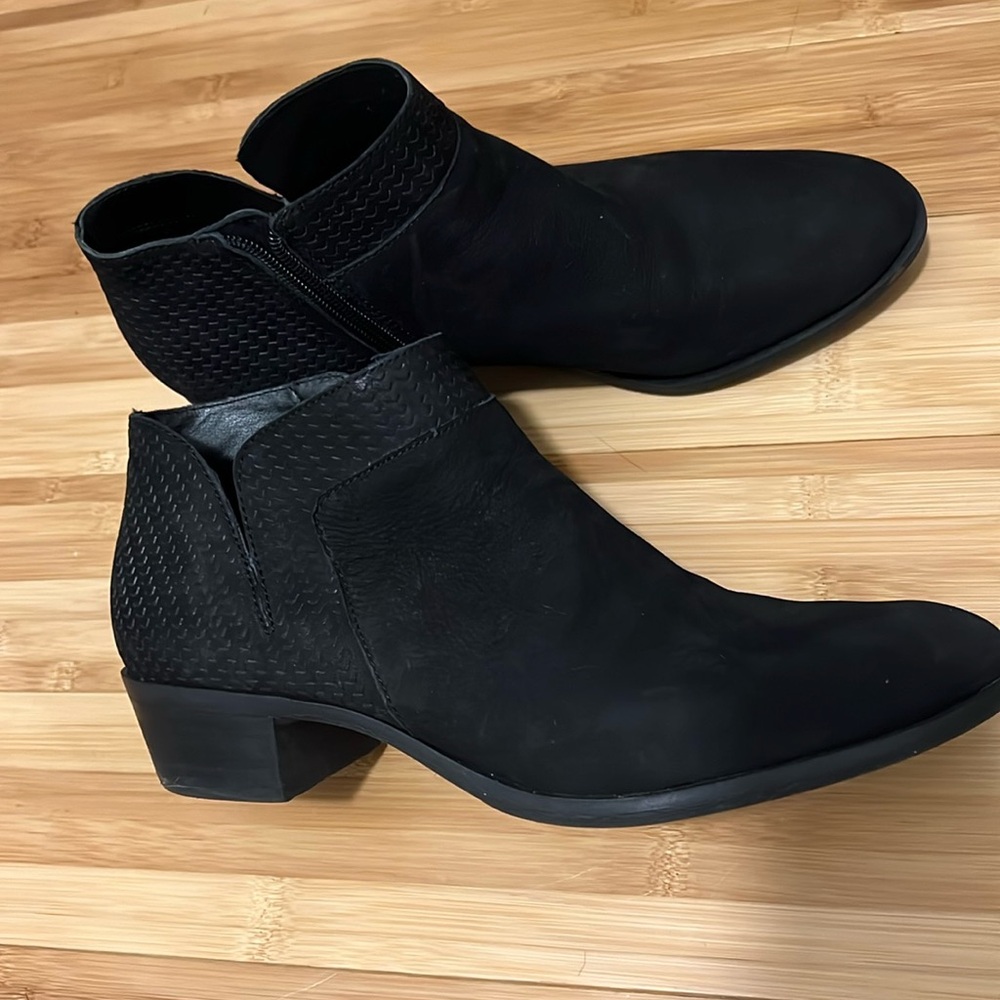 Lucky Brand ankle boots like new!